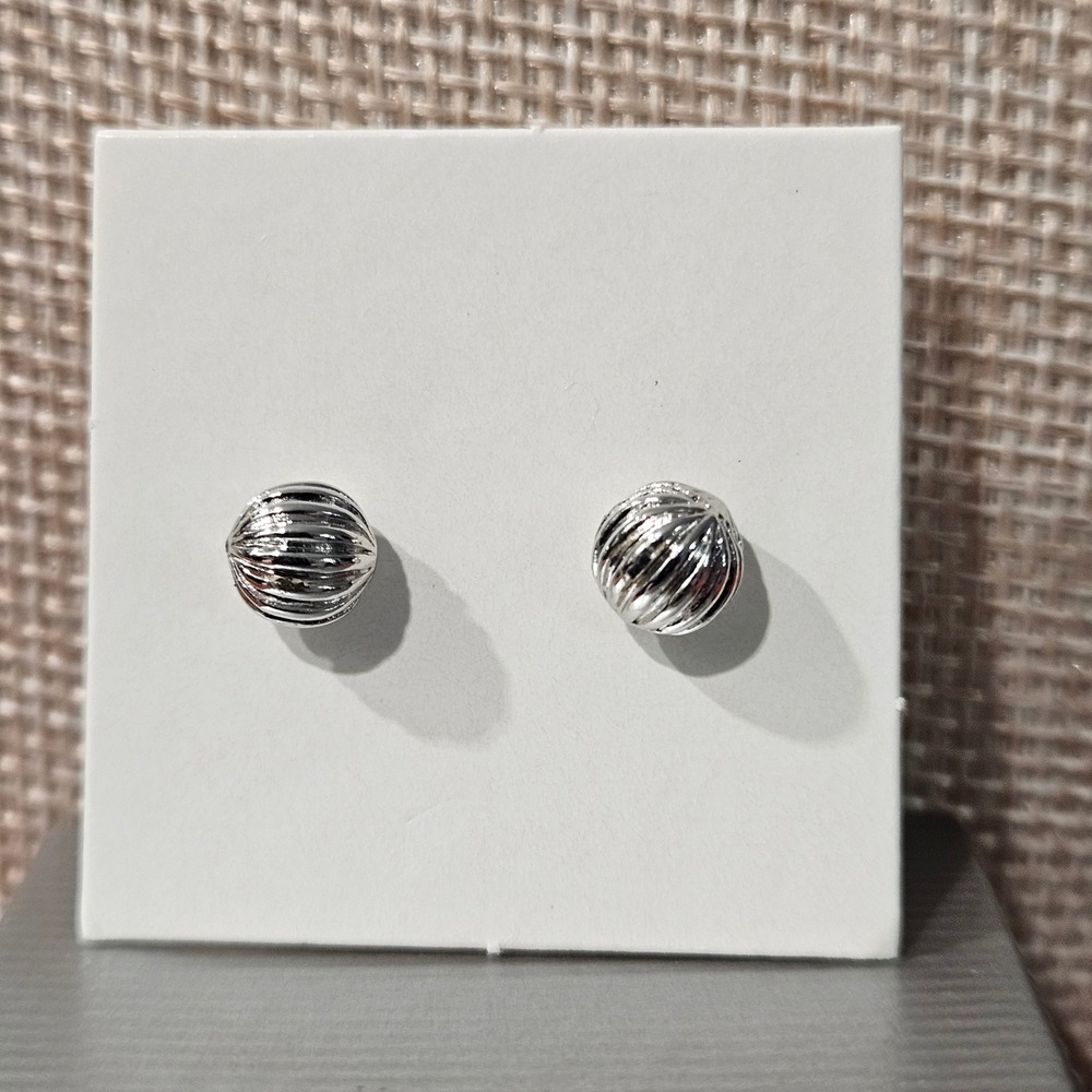 Avon 1980 Silver Plated Fluted Earrings with Box